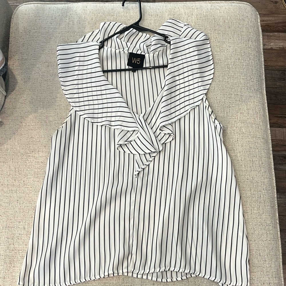 Cute, black and white striped top. Light and flowy. Womens large